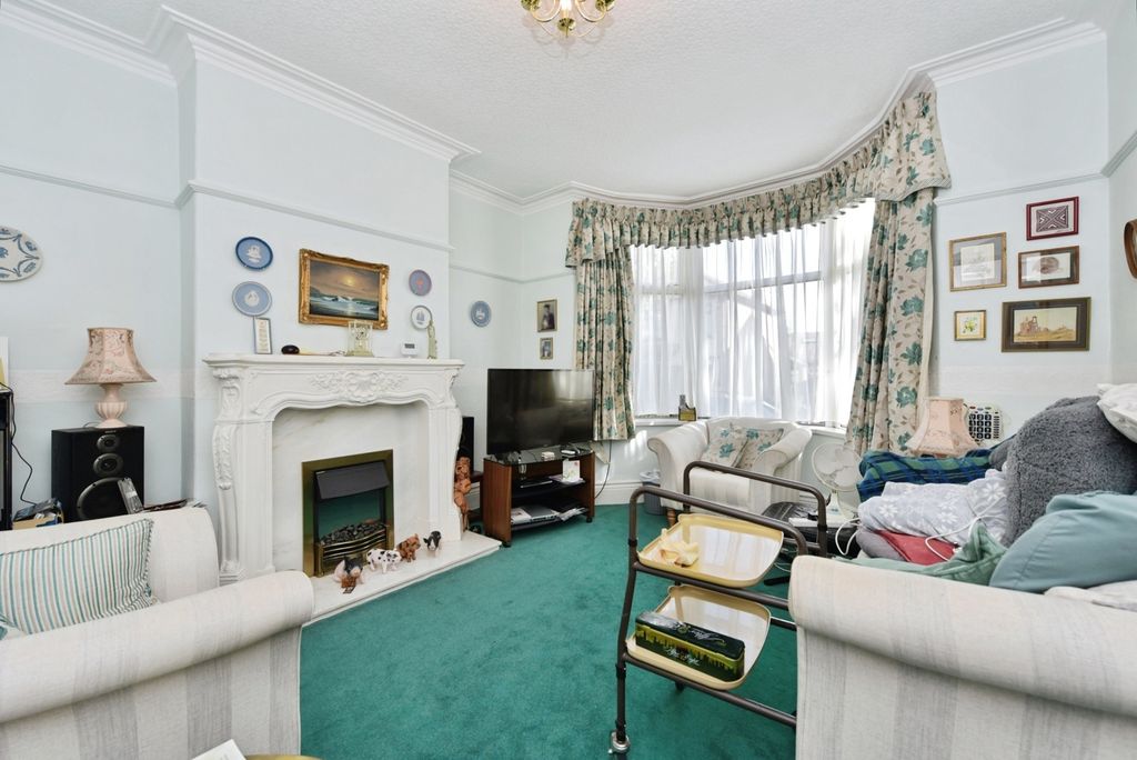 Property photo 2 of 17 Photo
