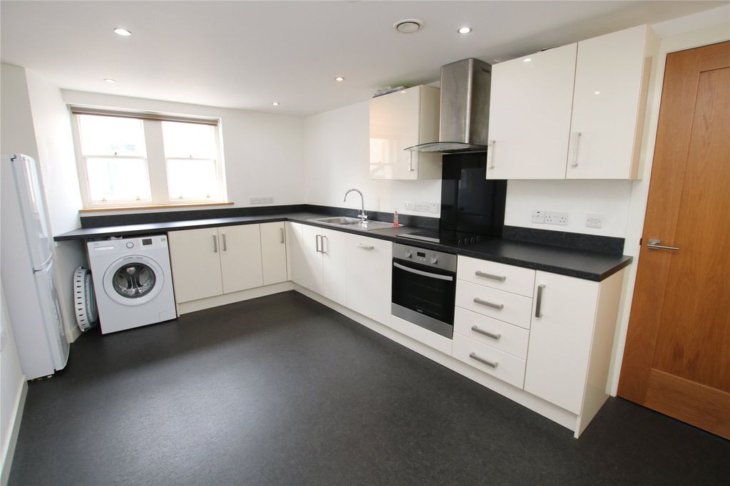 Property photo 3 of 20 Kitchen