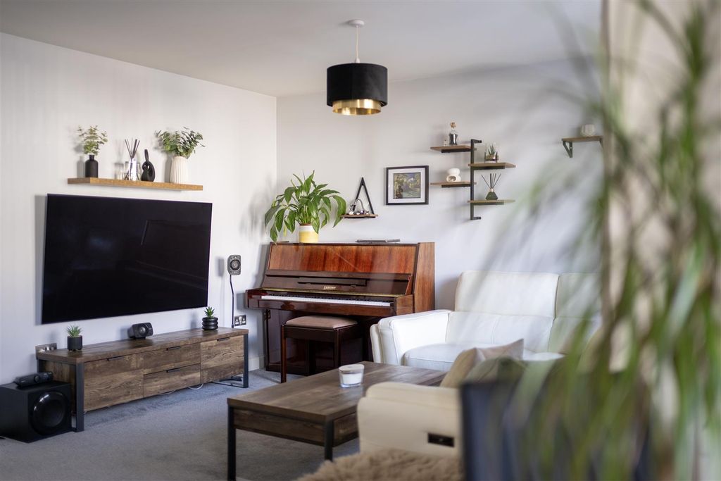 Property photo 3 of 12 Lounge 2.Jpg