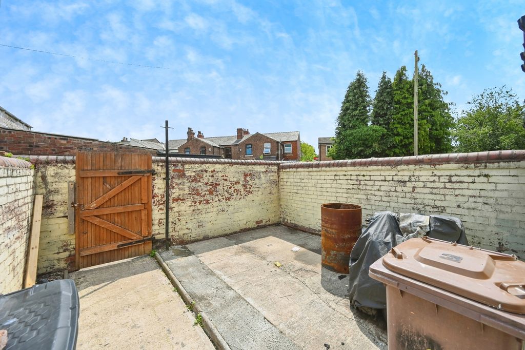 Property photo 2 of 17 Photo