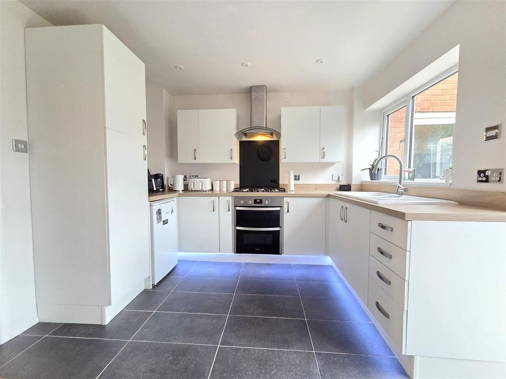 Property photo 2 of 14 Kitchen Area