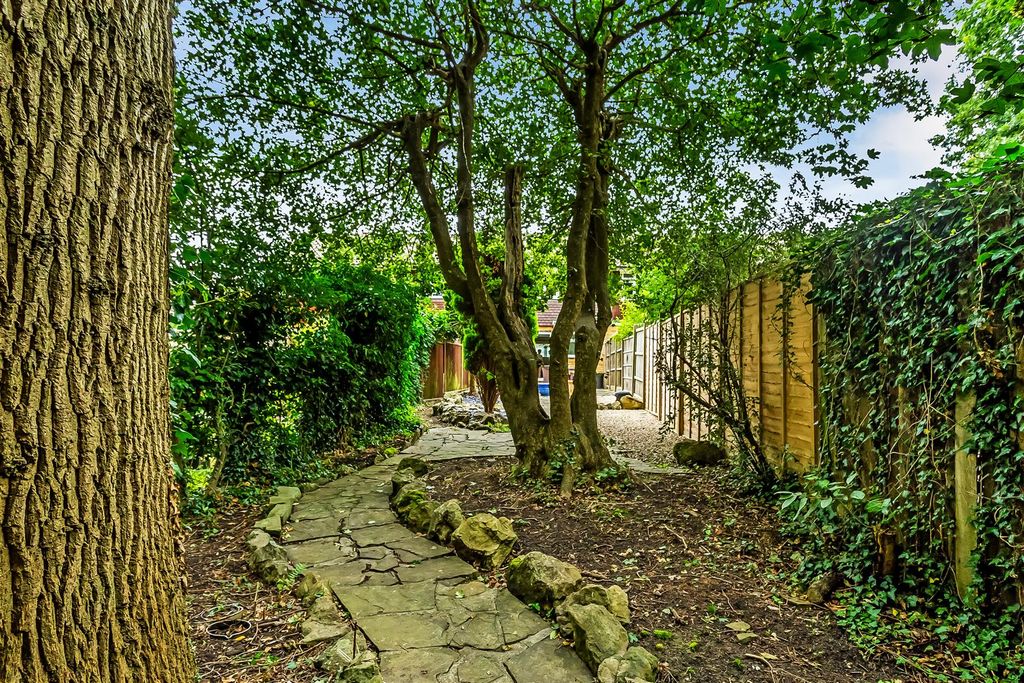 Property photo 3 of 21 54-Greenacres-19.Jpg