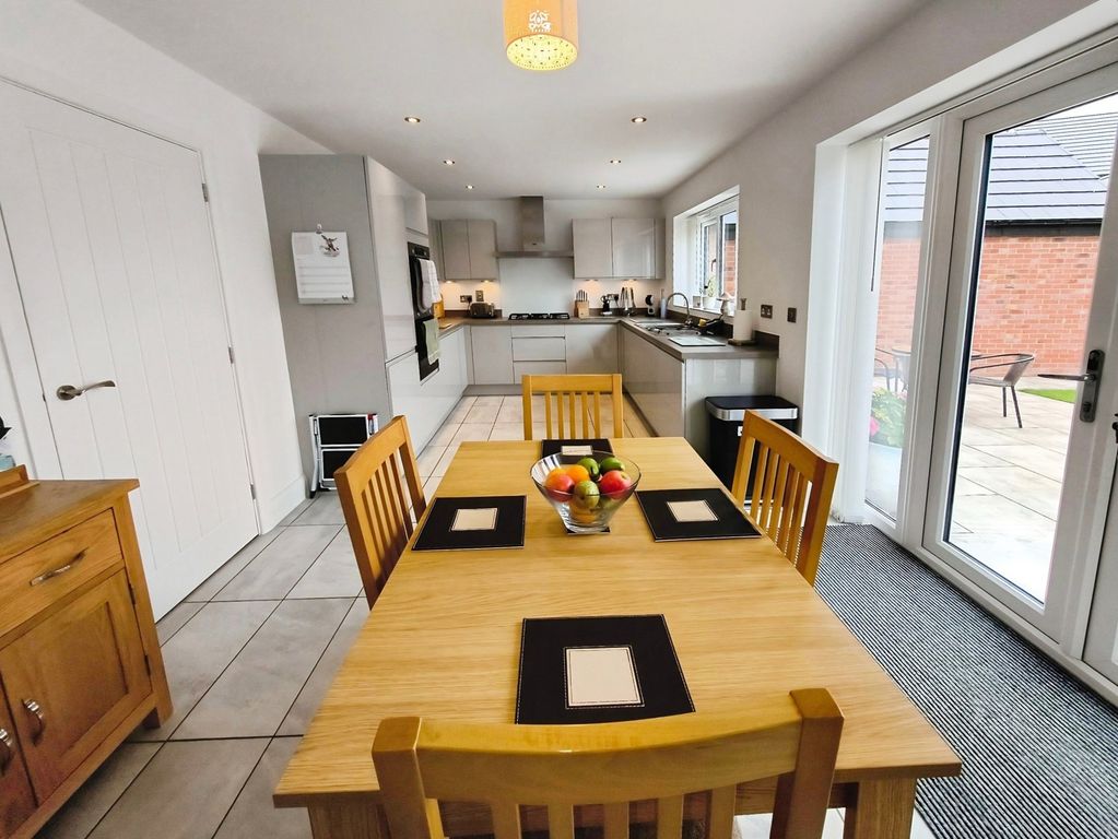 Property photo 3 of 17 Kitchen/Diner