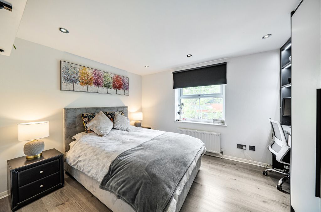Property photo 3 of 20 1456015-11-69Fb1d...
