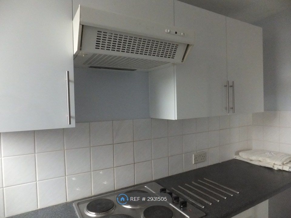 Property photo 3 of 9 Kitchen