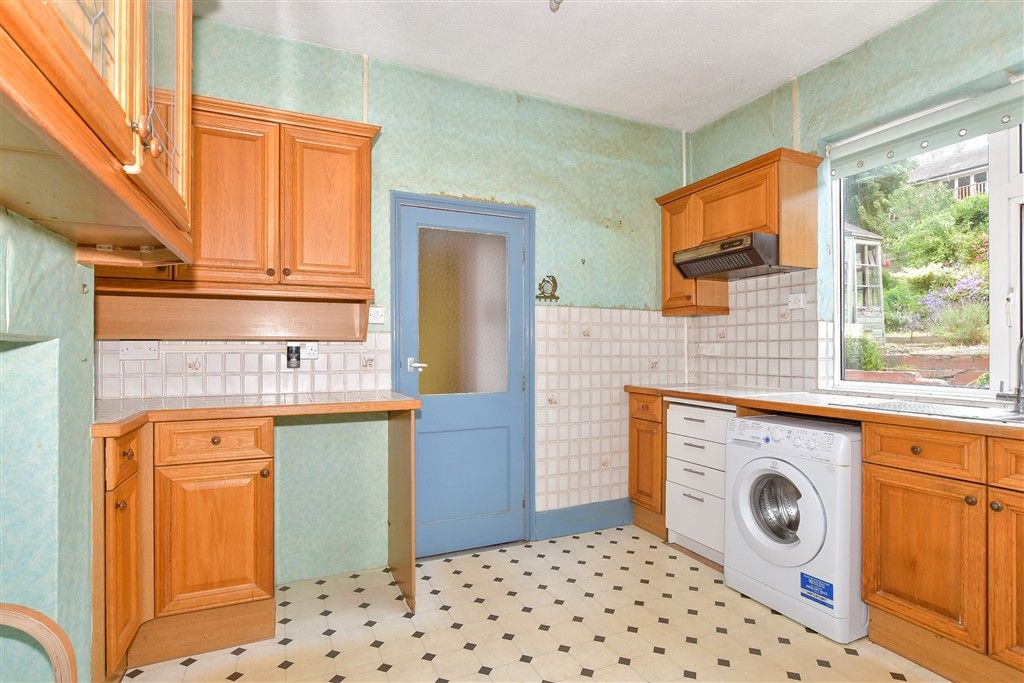 Property photo 2 of 11 Kitchen