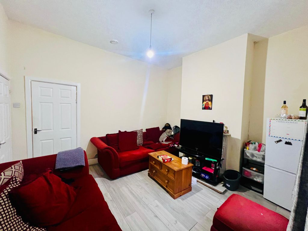 Property photo 2 of 6