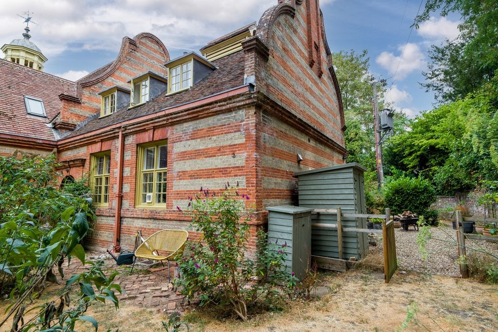 Property photo 3 of 34