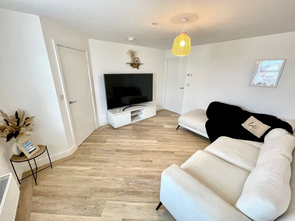 Property photo 3 of 17 Image