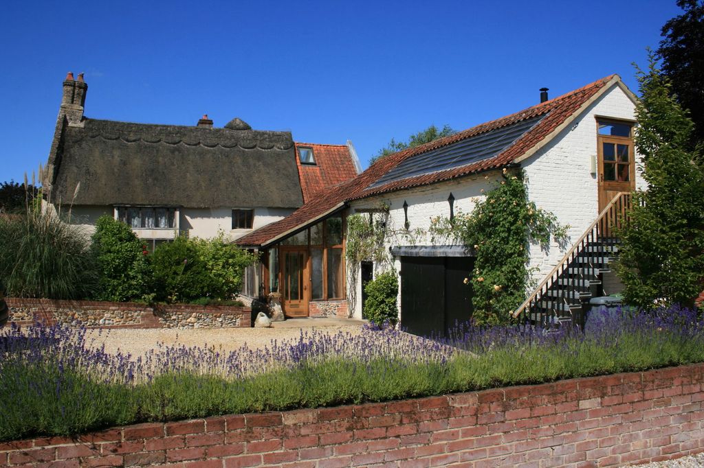 Property photo 1 of 28