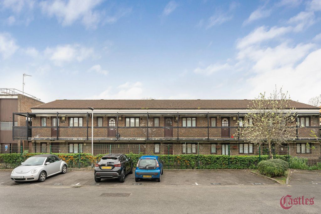 Property photo 3 of 18 Front (Exterior)