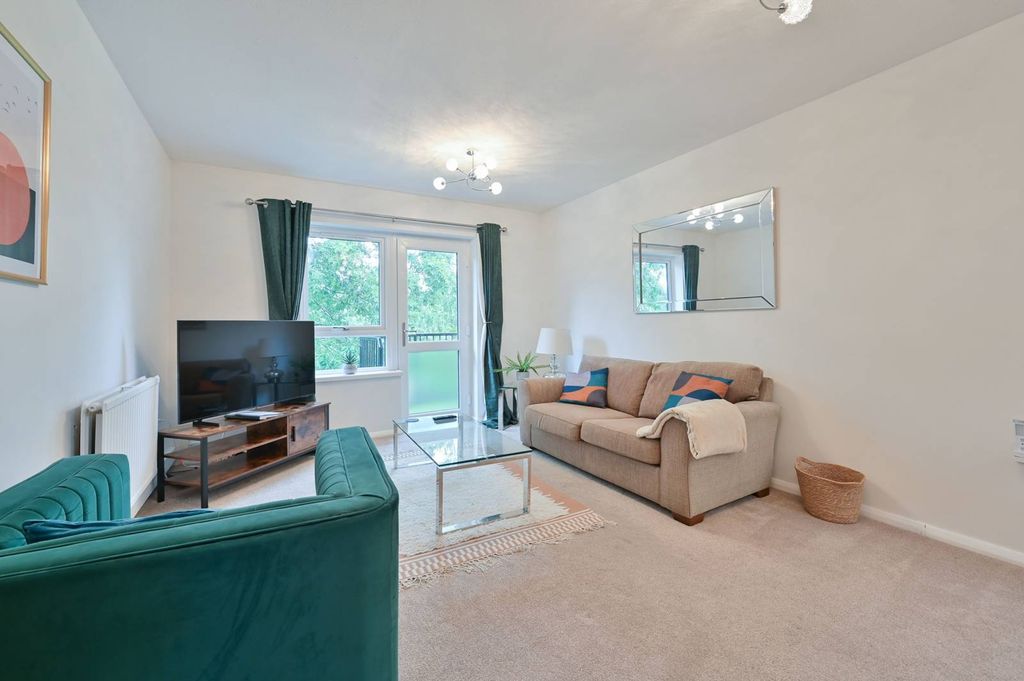 Additional image 4 of 2 bed flat to rentRaphael Drive, Watford WD24