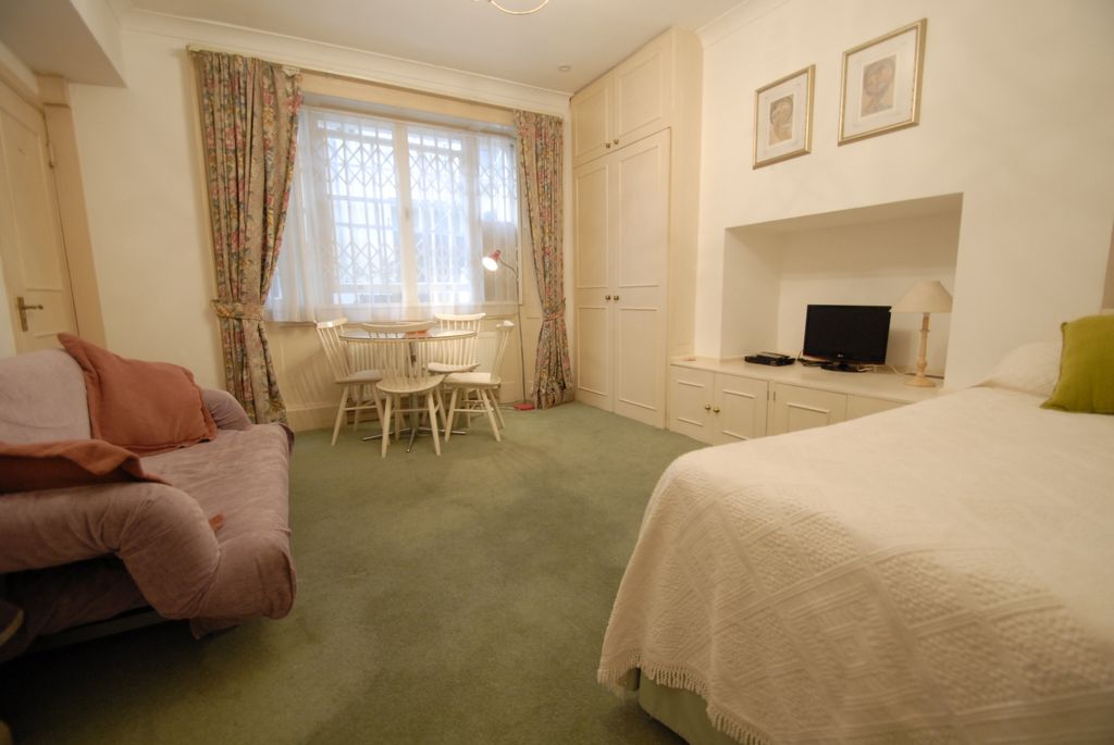 Property photo 2 of 7 Studio Room