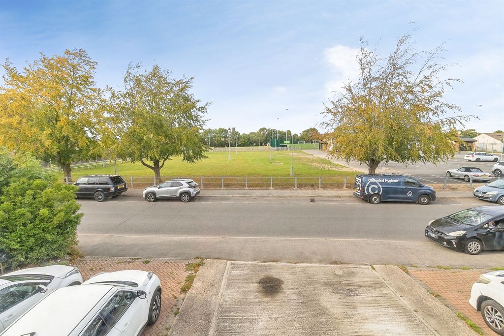 Property photo 2 of 17