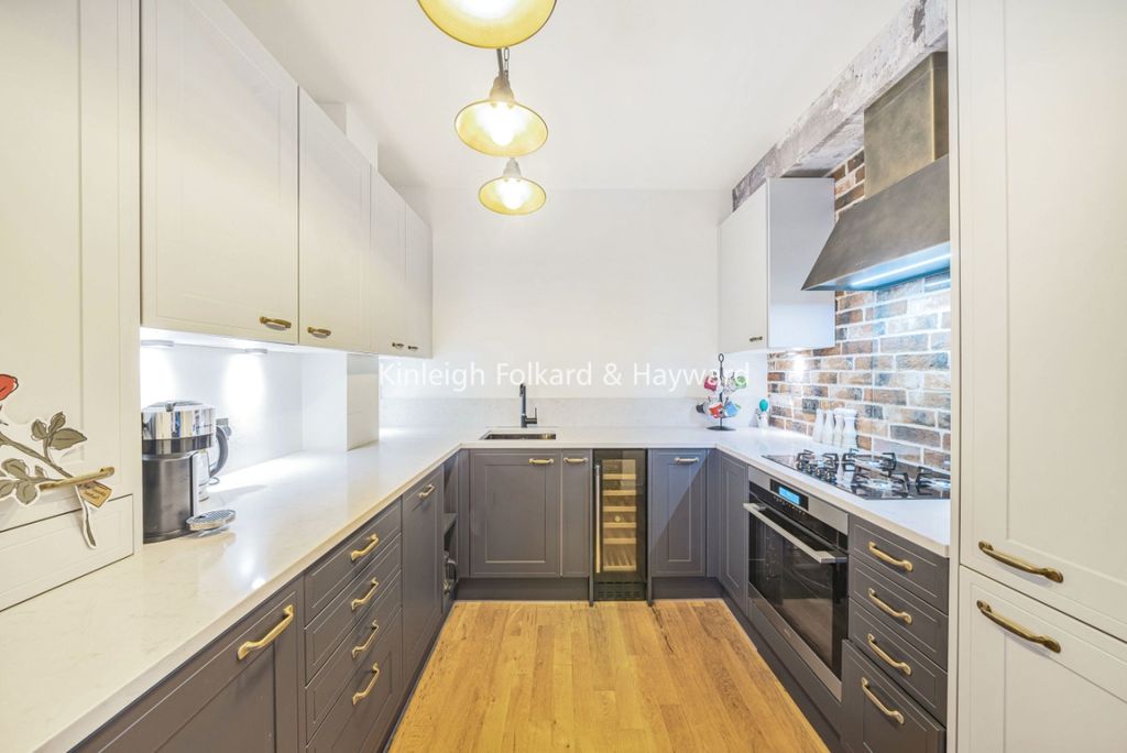 Property photo 3 of 19 cd072B35-Fb1c-43B5-8