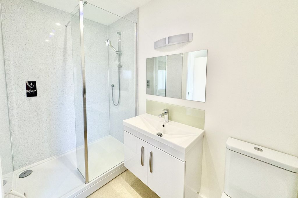 Additional image 16 of 4 bed flat for saleWestern Road, Branksome Park, Poole BH13