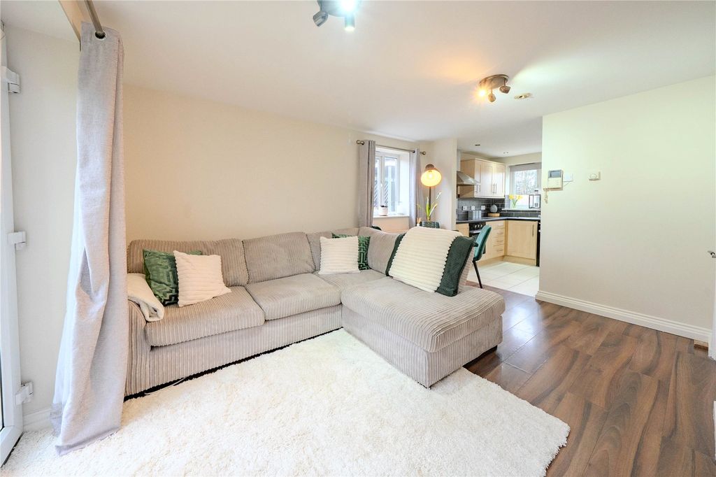 Property photo 2 of 11 Picture No. 12