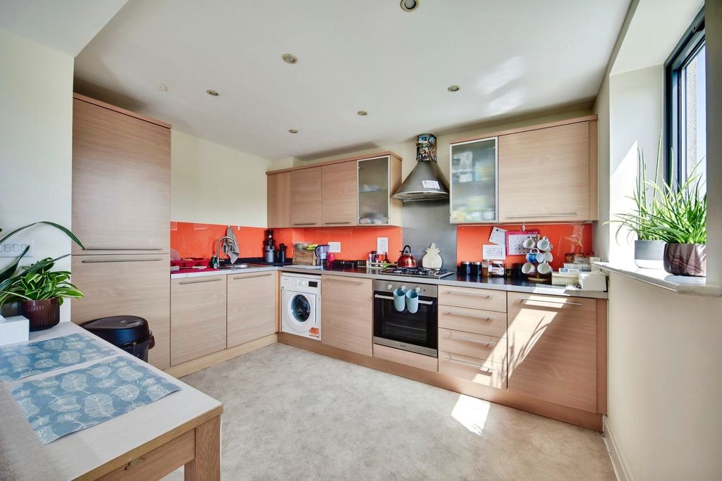 Property photo 2 of 8 Kitchen