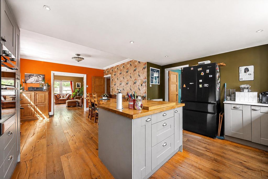Property photo 2 of 21 Kitchen