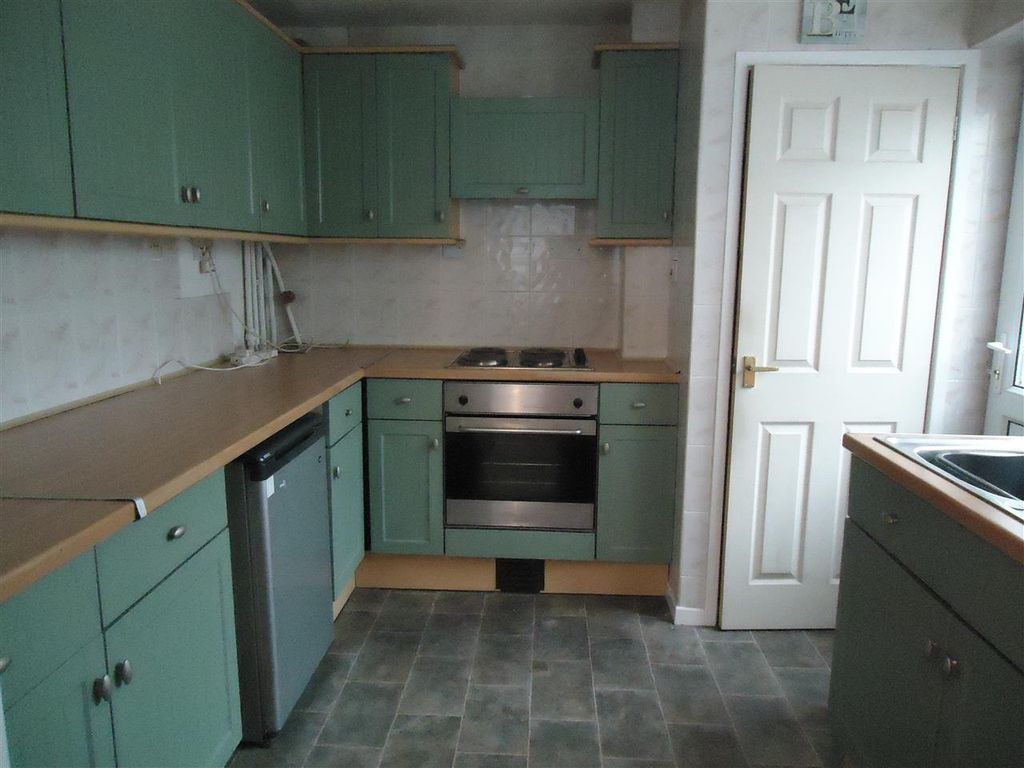 Property photo 2 of 12 Kitchen