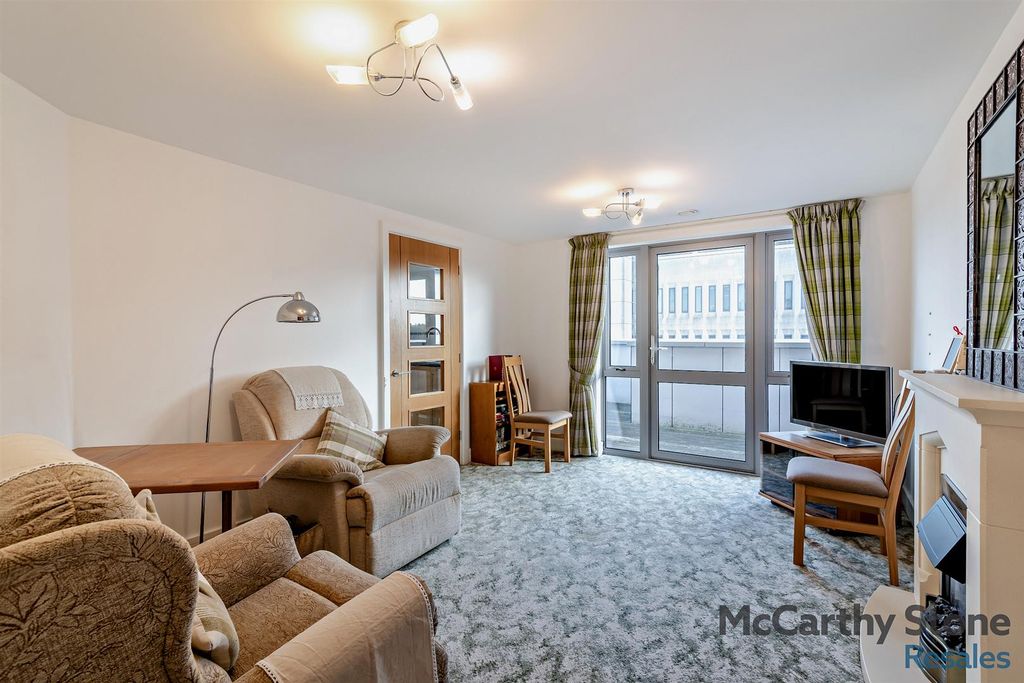 Property photo 3 of 18 8668338-Interior04-800.Jpg