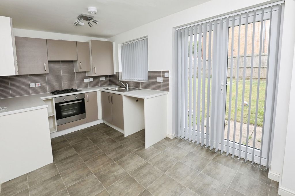 Property photo 2 of 8 Kitchen/Dining Room