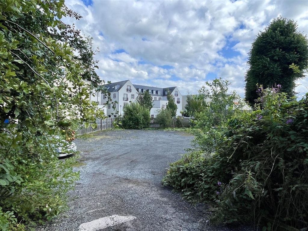 Property photo 2 of 8