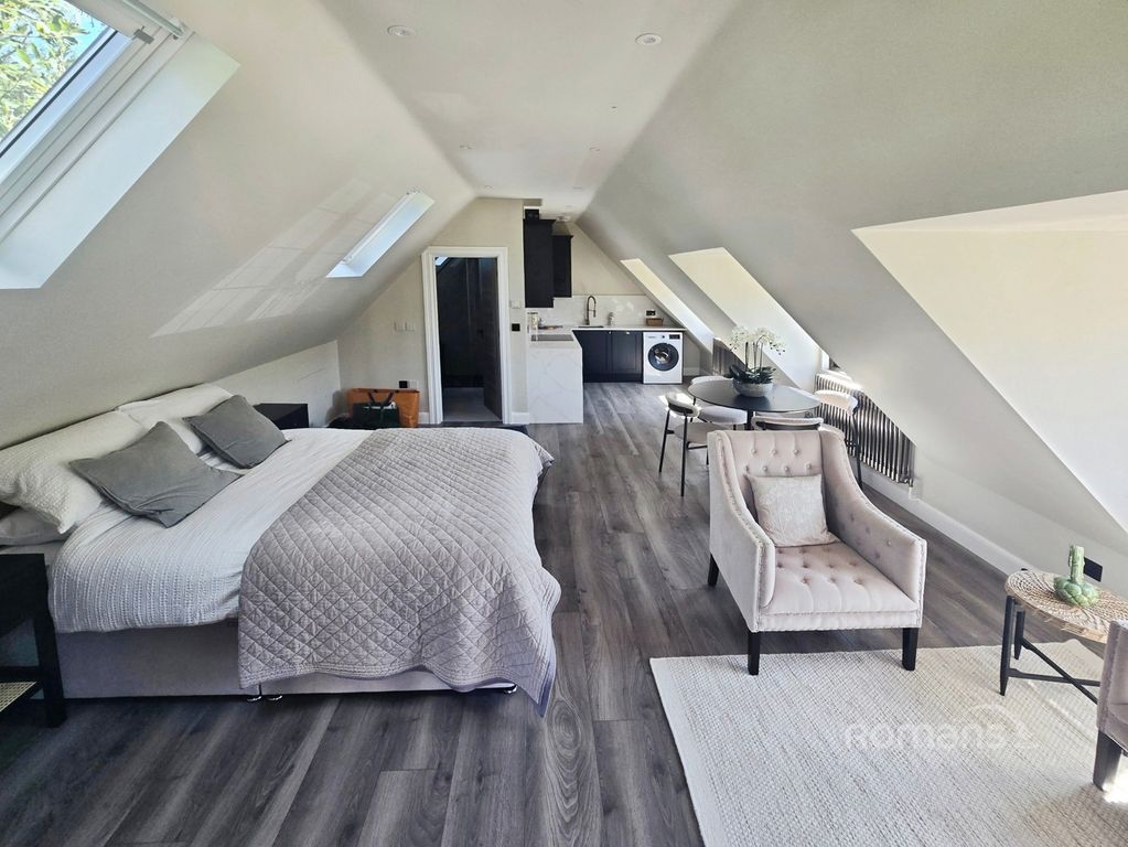 Property photo 3 of 8 Pbox-Img.Jpg