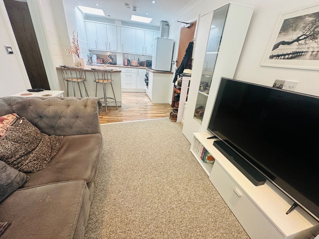 Property photo 2 of 12 Image