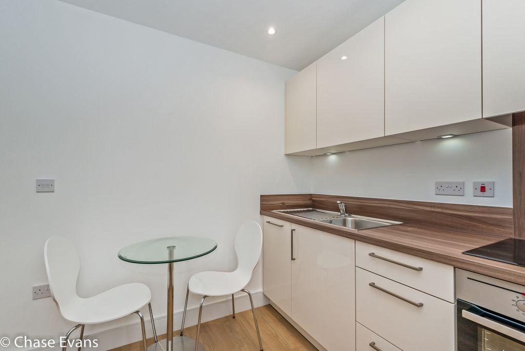 Property photo 3 of 8 Dining Area