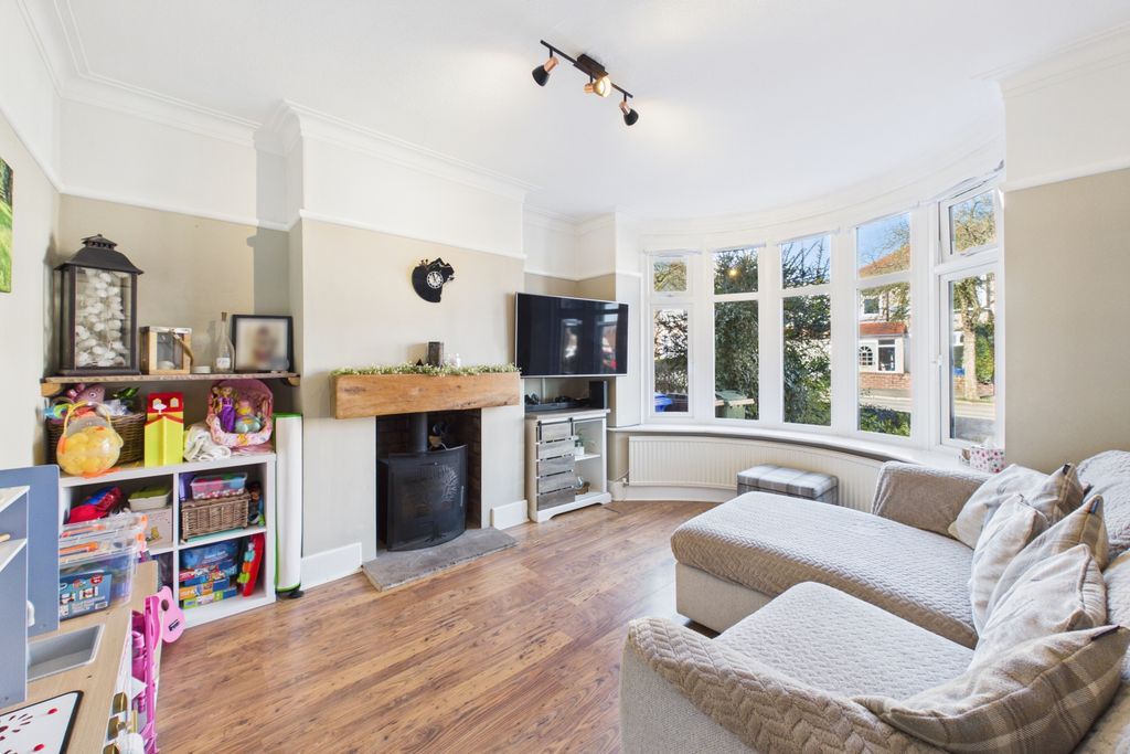 Property photo 2 of 28 Lounge