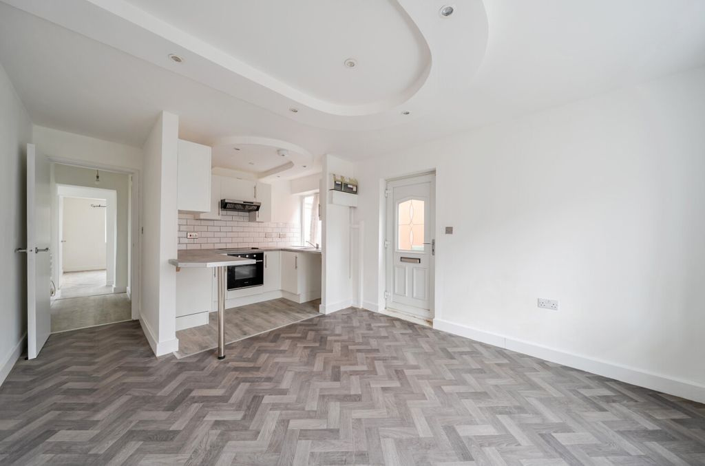 Property photo 2 of 12 1388247-19-6936d3...