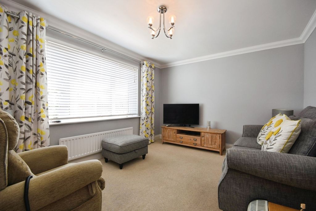 Property photo 1 of 13 Lounge