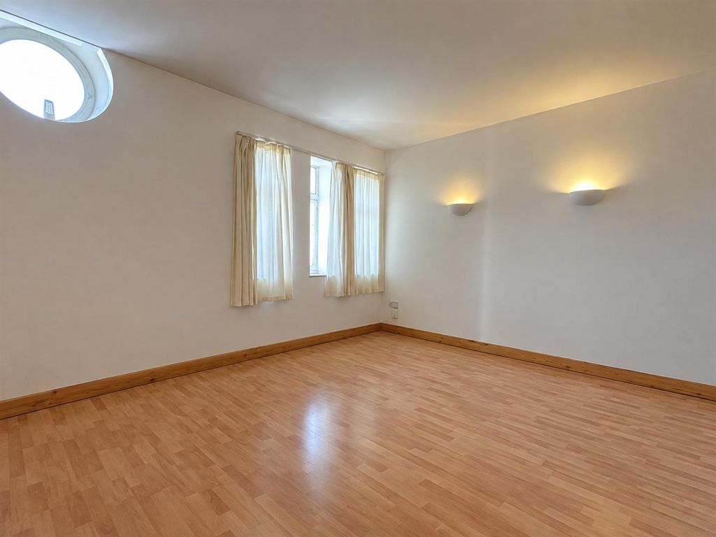 Property photo 2 of 6 Main Room