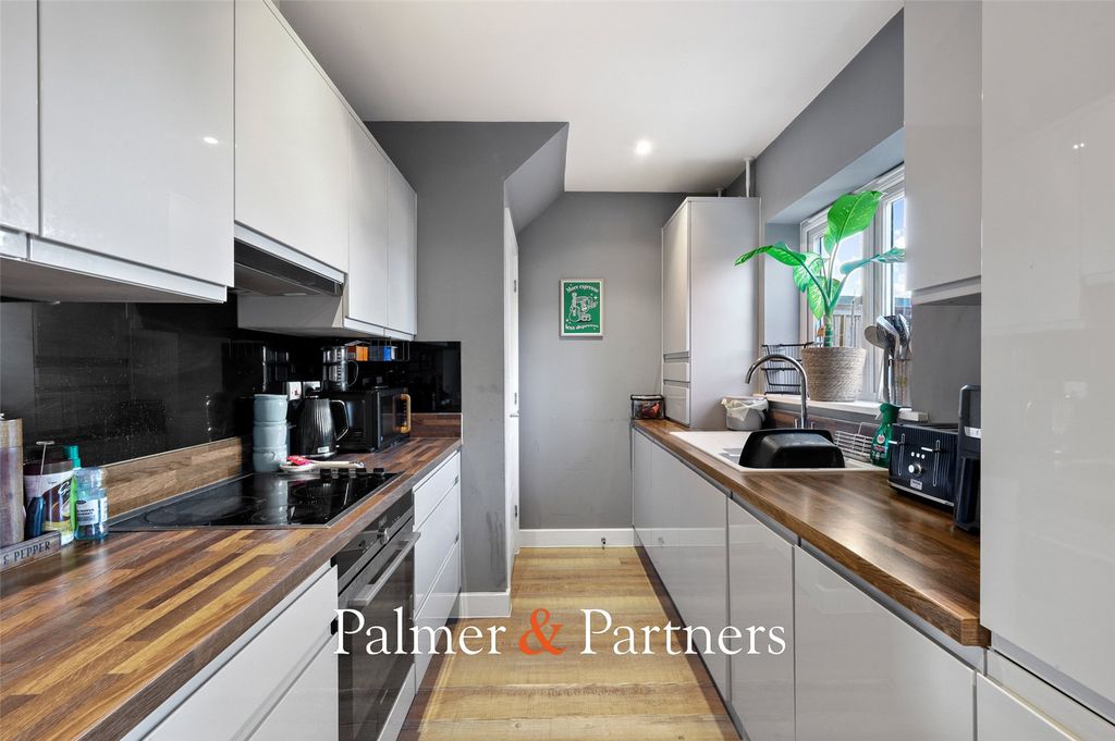 Property photo 2 of 18 Picture No. 22