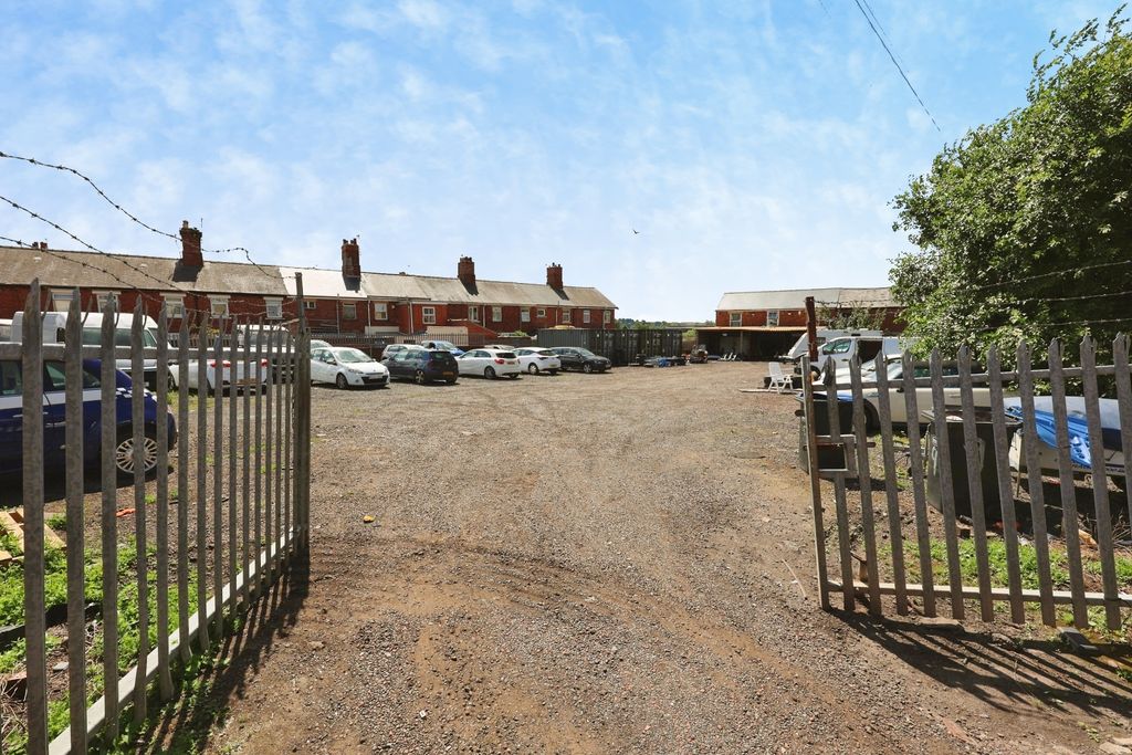 Property photo 1 of 4 Pbox-Img.Jpg