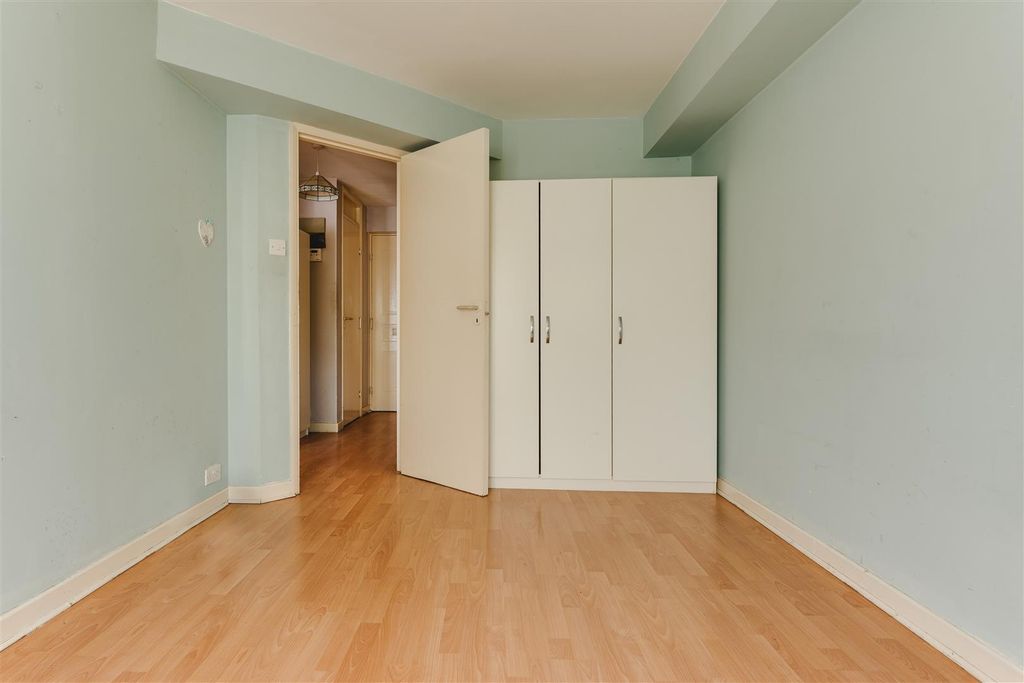 Property photo 3 of 12 Leabank Square-9.Jpg