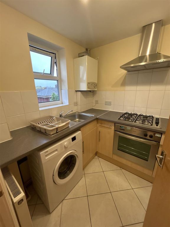 Property photo 3 of 8 Kitchen