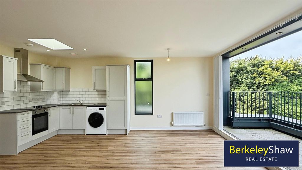 Property photo 3 of 16 Kitchen Diner/Living Area