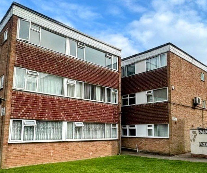 Property photo 1 of 14 Newly Refurbished 2 Bedroom Flat For Sale