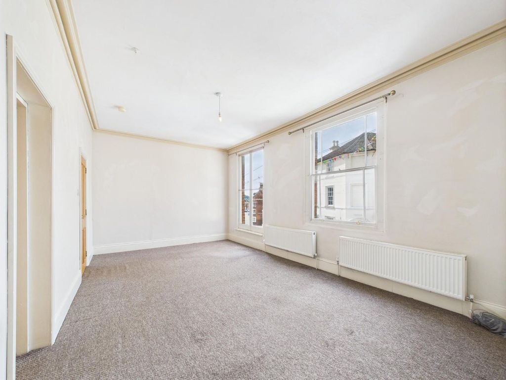 Property photo 3 of 18 Cam03810G0-Pr0330-Still005.Jpg