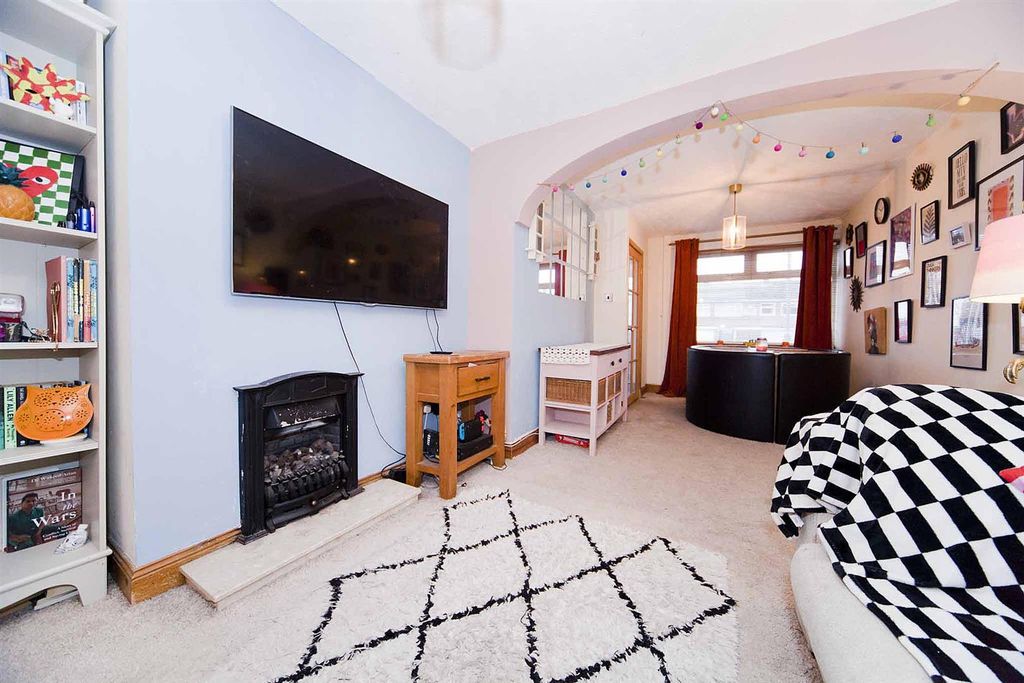 Property photo 2 of 28