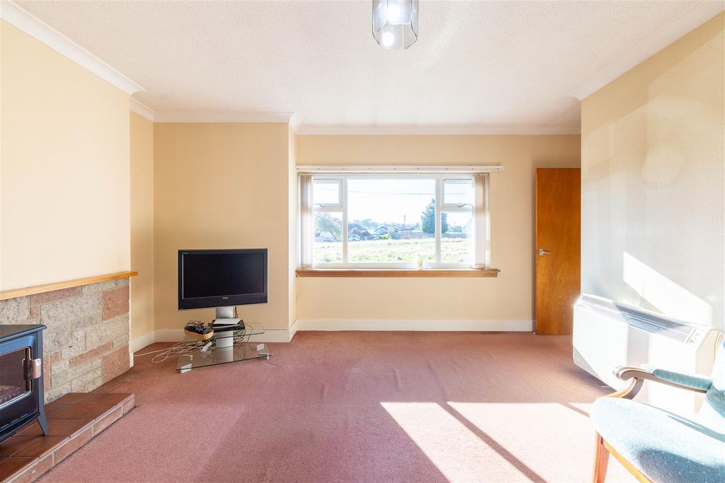 Property photo 3 of 18 9 Saucher Village Kinrossie-5.Jpg