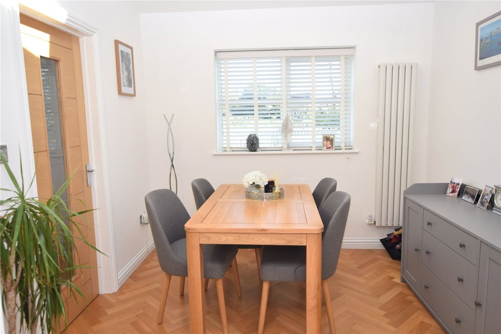 Property photo 3 of 12 Dining Area