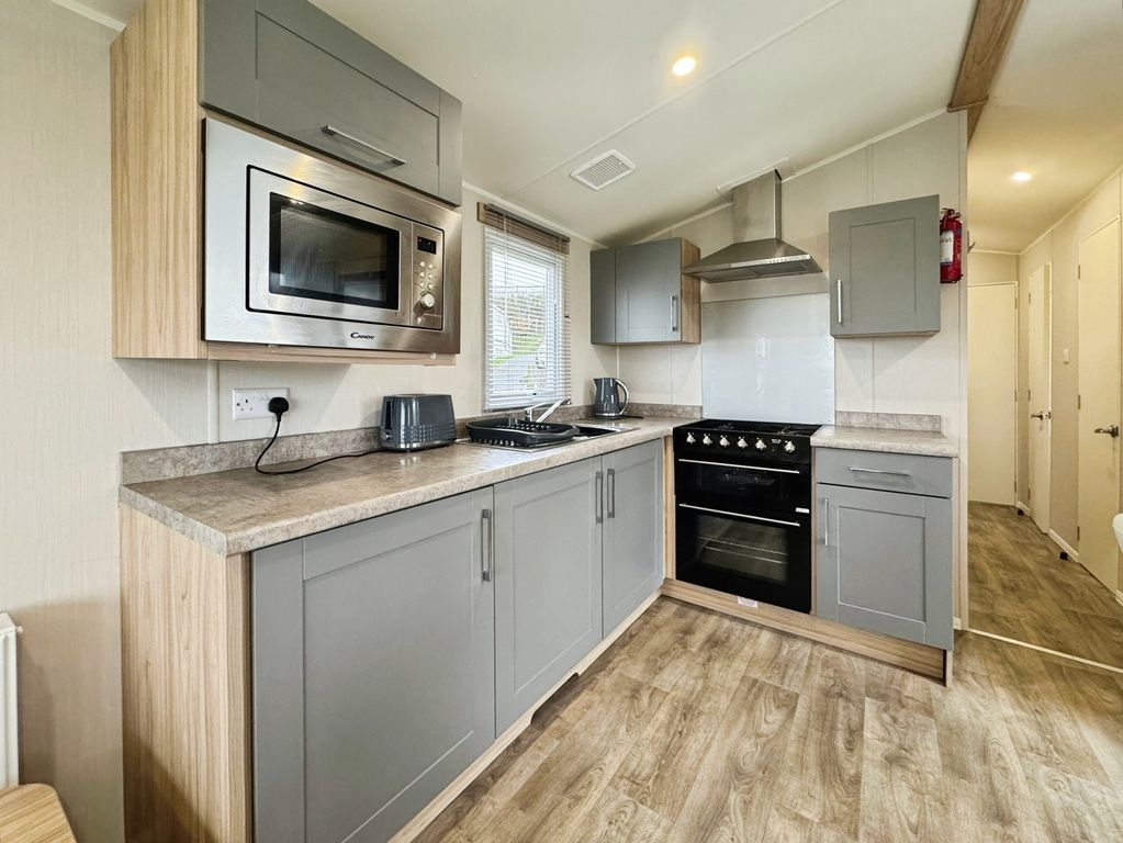 Property photo 2 of 17 Kitchen