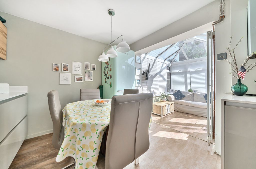 Property photo 3 of 17 1313884-11-68625B...