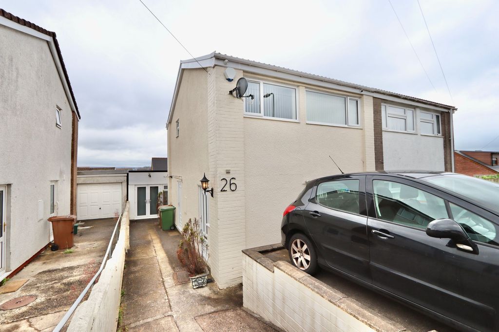 Property photo 1 of 32