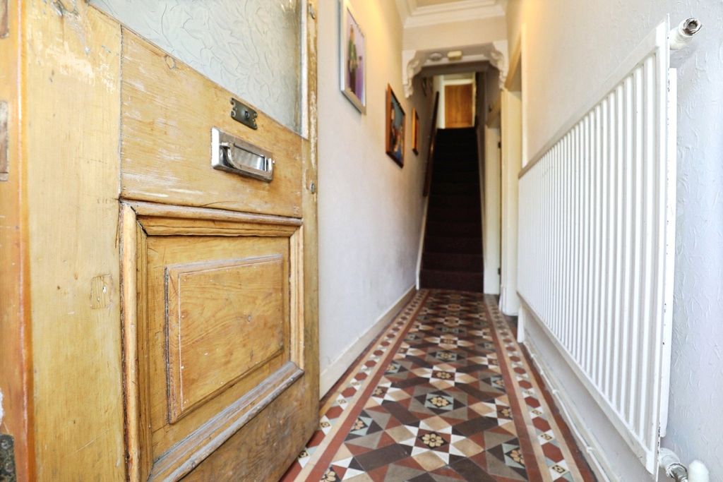 Property photo 2 of 20 Picture No. 23