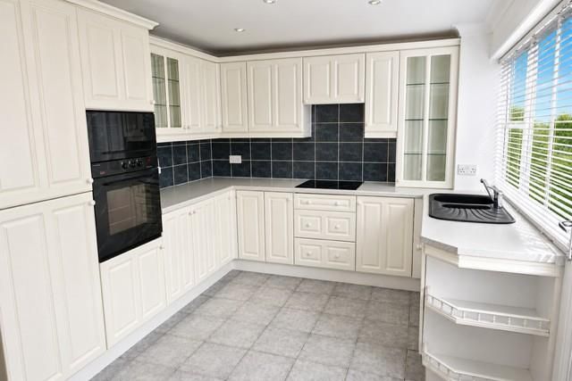 Property photo 3 of 10 Kitchen.Jpg