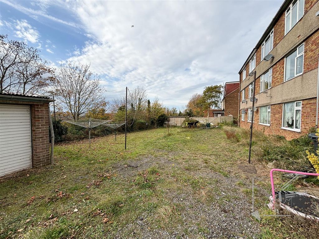 Property photo 3 of 4